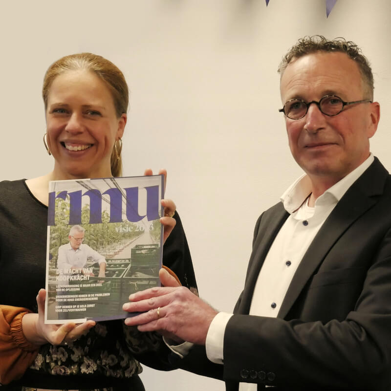 Arbeidsvoorwaardennota overhandigd aan minister Schouten Arbeidsvoorwaardennota overhandigd aan minister Schouten