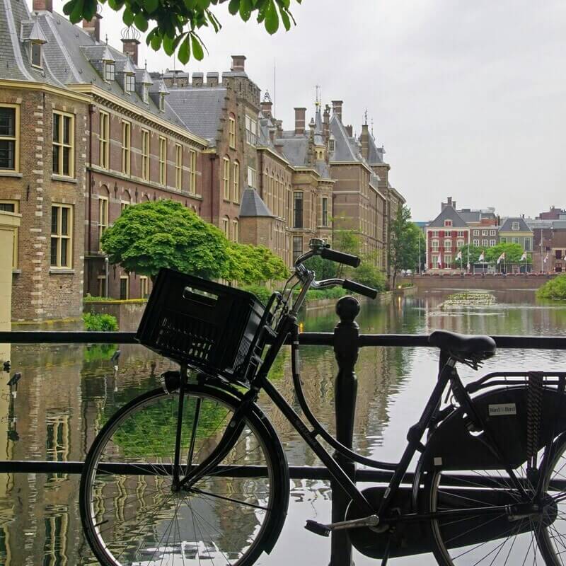 Val kabinet vergroot onzekerheid voor werkend Nederland Val kabinet vergroot onzekerheid voor werkend Nederland