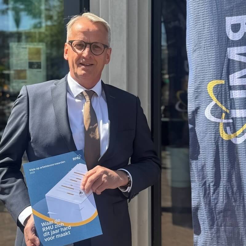 RMU benadrukt strijd tegen stille armoede bij overhandiging Arbeidsvoorwaardennota 2025 RMU benadrukt strijd tegen stille armoede bij overhandiging Arbeidsvoorwaardennota 2025